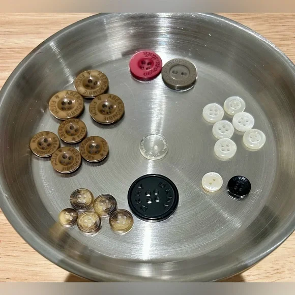 Assorted Button Collection - Picture 3 of 9